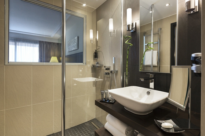 Imagen de la habitación del Hotel Barrière Le Gray D'albion. Foto 7