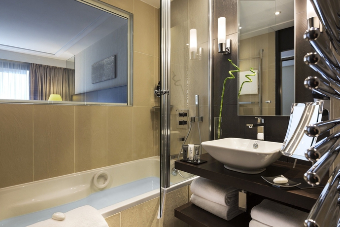 Imagen de la habitación del Hotel Barrière Le Gray D'albion. Foto 8