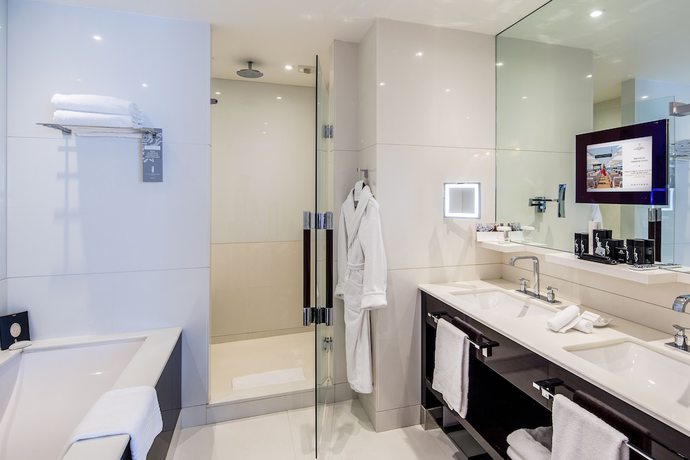 Imagen de la habitación del Hotel Barrière Le Majestic Cannes. Foto 5