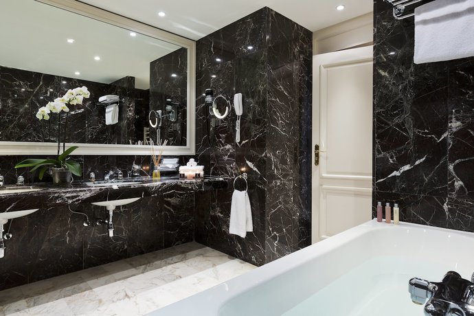 Imagen de la habitación del Hotel Barrière Le Majestic Cannes. Foto 10