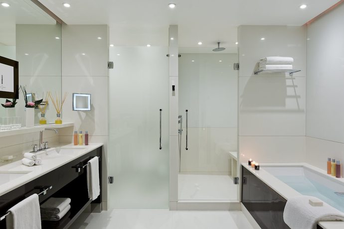 Imagen de la habitación del Hotel Barrière Le Majestic Cannes. Foto 11