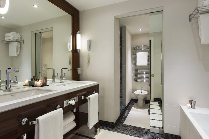 Imagen de la habitación del Hotel Barrière Le Majestic Cannes. Foto 16