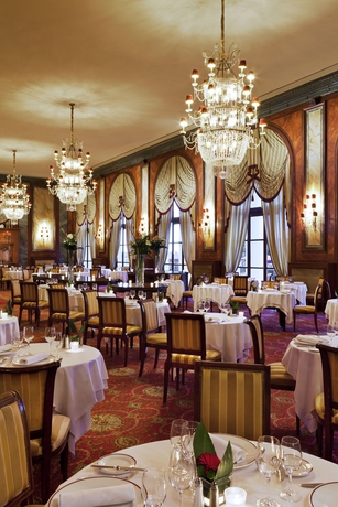 Imagen del bar/restaurante del Hotel Barrière Le Royal Deauville. Foto 2