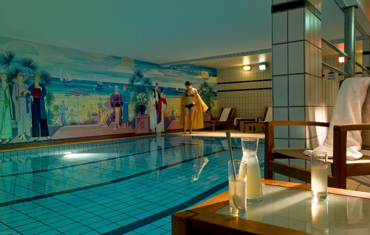 Imagen de la piscina del Hotel Barrière Le Westminster Le Touquet. Foto 16