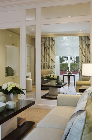 Imagen de los interiores del Hotel Barrière L'hermitage. Foto 10