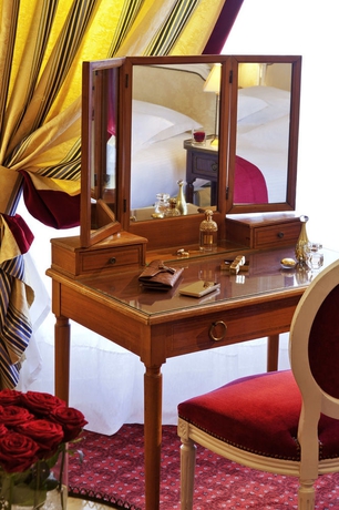 Imagen de la habitación del Hotel Barrière L'hermitage. Foto 5