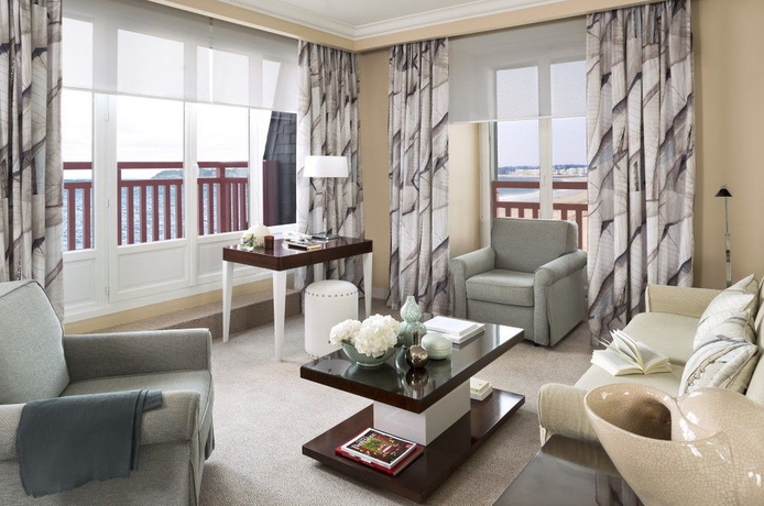 Imagen de los interiores del Hotel Barrière L'hermitage. Foto 16