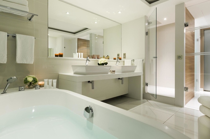 Imagen de la habitación del Hotel Barrière Lille. Foto 11