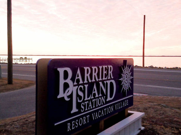 Imagen de la piscina del Hotel Barrier Island Station. Foto 16