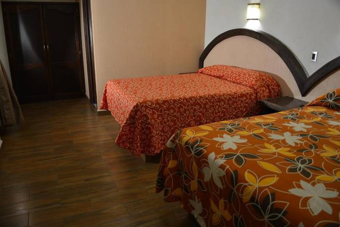 Imagen de la habitación del Hotel Barroco. Foto 18