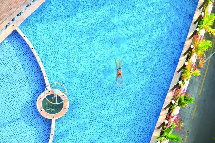 Imagen de la piscina del Hotel Barry Boutique Sanya. Foto 9