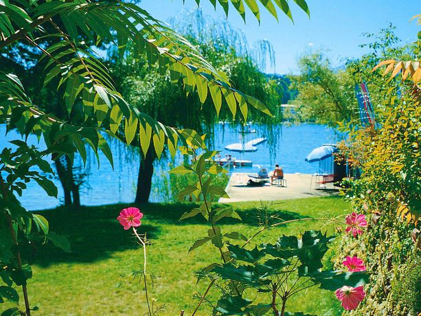 Imagen de los exteriores del Hotel Barry Memle Lake Side Resort. Foto 10