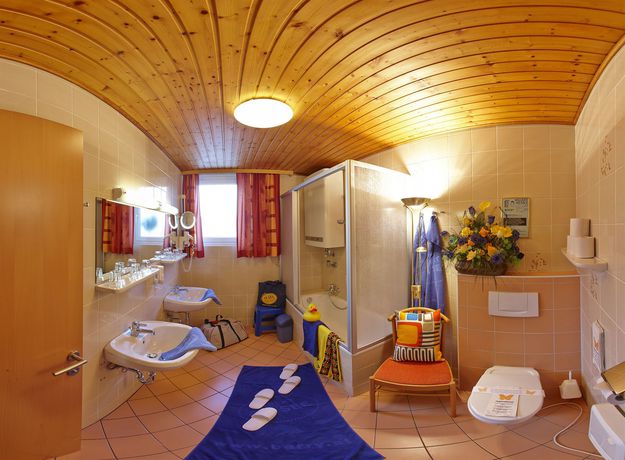 Imagen de la habitación del Hotel Barry Memle Lake Side Resort. Foto 4
