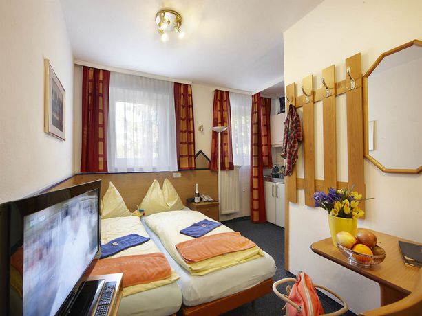 Imagen de la habitación del Hotel Barry Memle Lake Side Resort. Foto 8