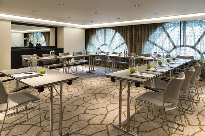 Imagen de los interiores del Hotel Barsey By Warwick. Foto 16