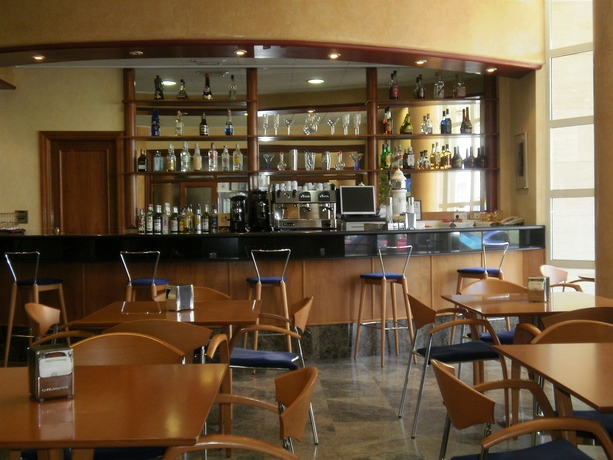 Imagen del bar/restaurante del Hotel Bartos. Foto 5