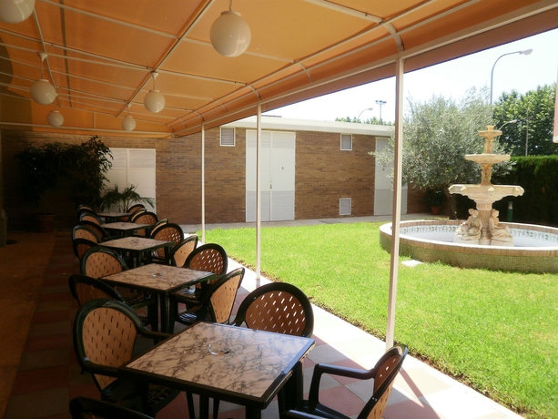 Imagen de los exteriores del Hotel Bartos. Foto 13