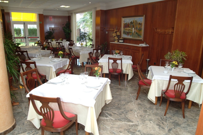 Imagen del bar/restaurante del Hotel Bartos. Foto 7