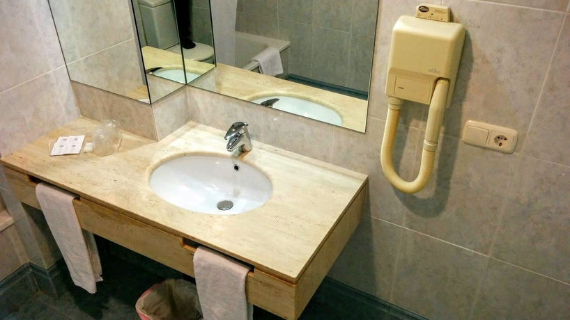 Imagen de la habitación del Hotel Bartos. Foto 11