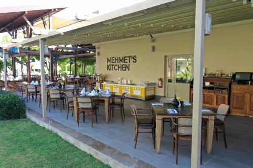 Imagen del bar/restaurante del Hotel Barut Sunwing Side Beach. Foto 3