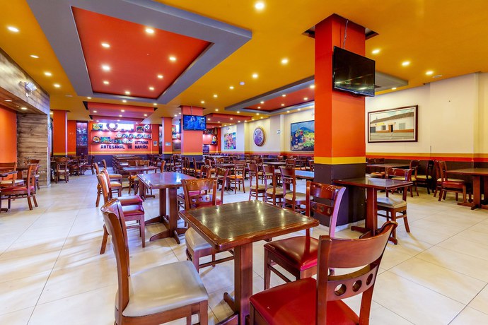 Imagen del bar/restaurante del Hotel Basan Plaza. Foto 4