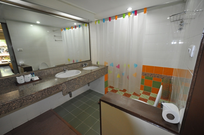 Imagen de la habitación del Hotel Basaya Beach and Resort. Foto 9