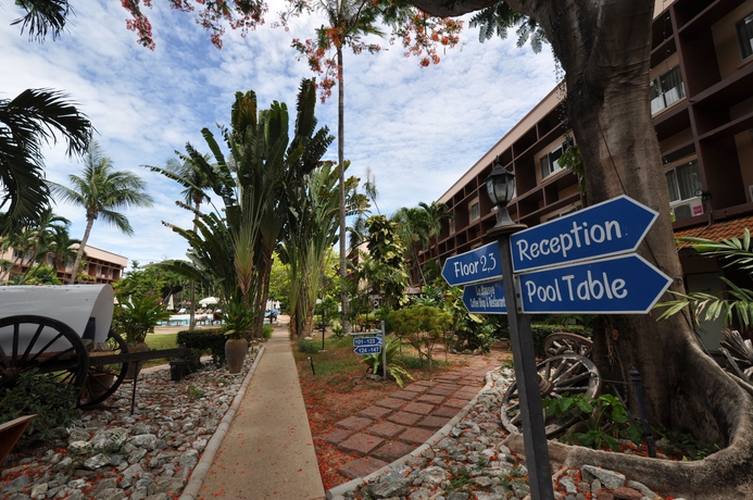 Imagen de los exteriores del Hotel Basaya Beach and Resort. Foto 13