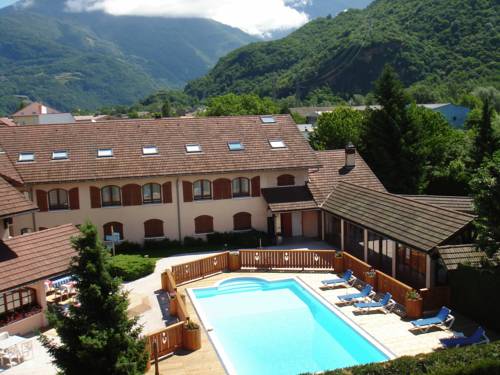 Imagen de la piscina del Hotel Base Camp Lodge - Albertville. Foto 16