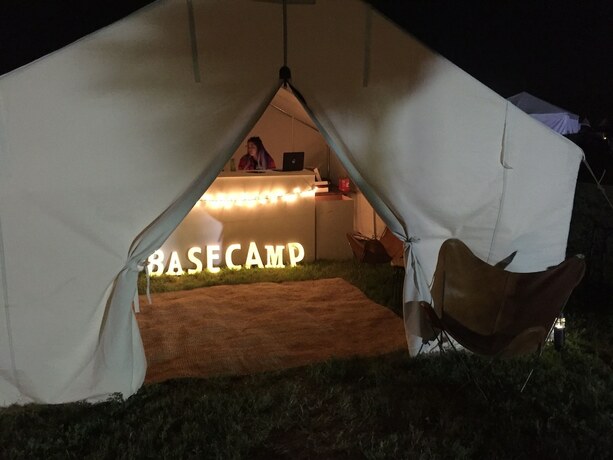 Imagen general del Hotel Base Camp Pop Up RV and Tent Camping Resort. Foto 6