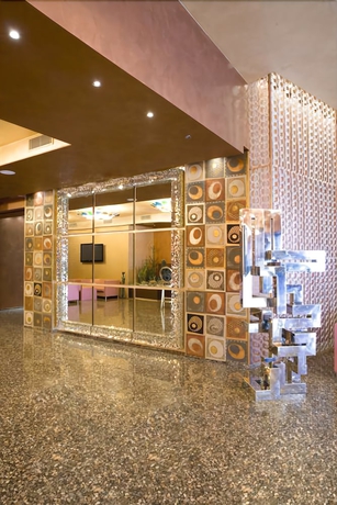 Imagen de los interiores del Hotel Base. Foto 17