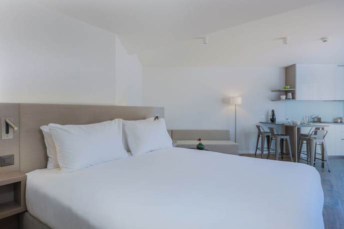 Imagen de la habitación del Hotel Base Geneva. Foto 4
