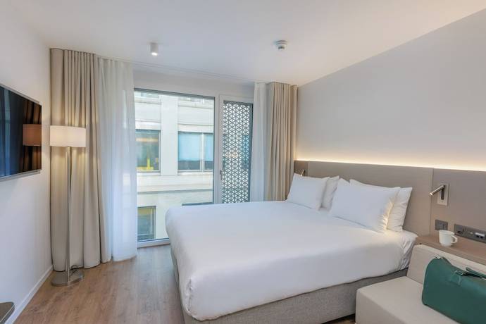 Imagen de la habitación del Hotel Base Geneva. Foto 6