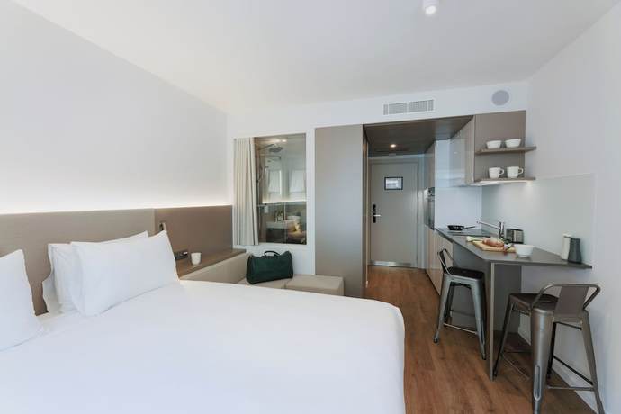 Imagen de la habitación del Hotel Base Geneva. Foto 11