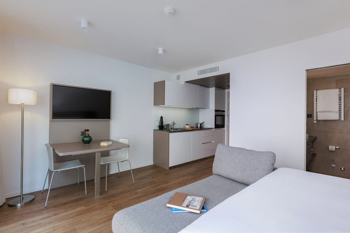 Imagen de la habitación del Hotel Base Geneva. Foto 13
