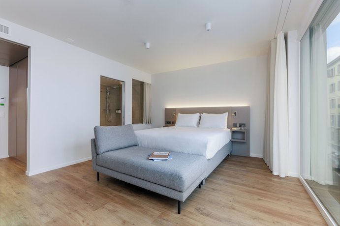 Imagen de la habitación del Hotel Base Geneva. Foto 16