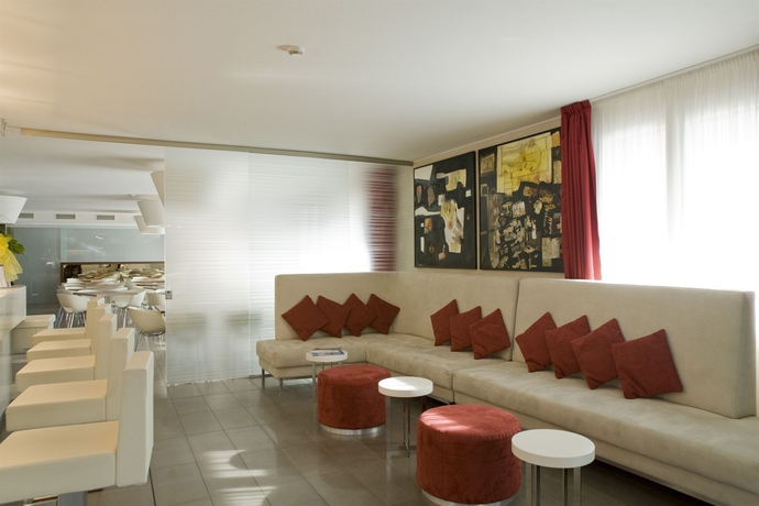 Imagen de los interiores del Hotel Base To Stay. Foto 10