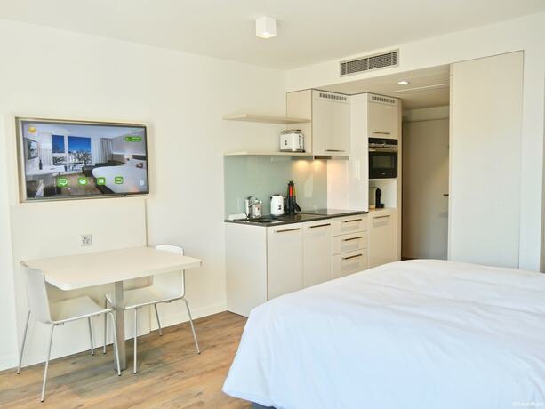 Imagen de la habitación del Hotel Base Vevey. Foto 17