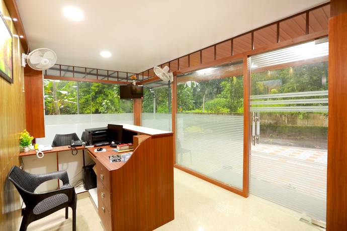 Imagen de los interiores del Hotel Base9 Airport. Foto 16