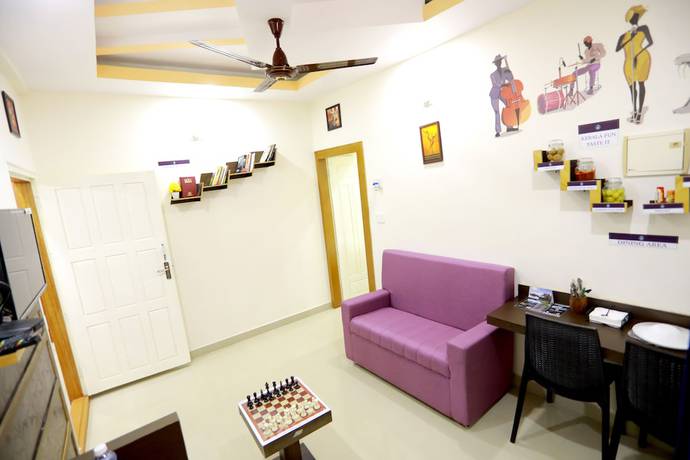 Imagen de la habitación del Hotel Base9 Airport. Foto 8