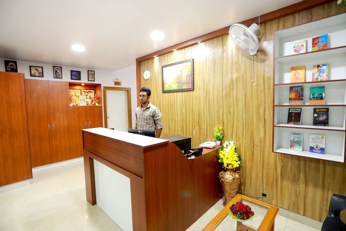 Imagen de los interiores del Hotel Base9 Airport. Foto 17