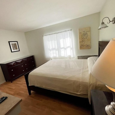 Imagen de la habitación del Hotel Baseball Town Motel. Foto 6