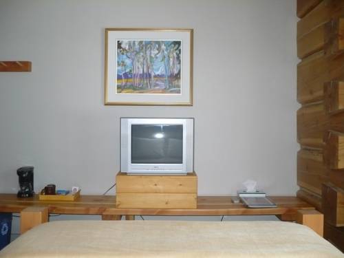 Imagen de la habitación del Hotel Basecamp Lodge Golden. Foto 13