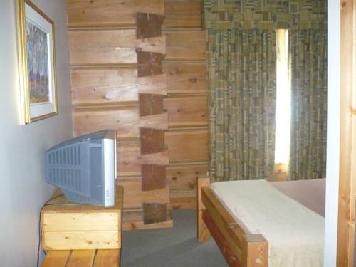 Imagen de la habitación del Hotel Basecamp Lodge Golden. Foto 15