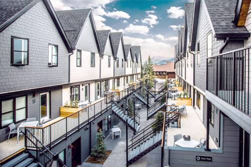 Imagen de la habitación del Hotel Basecamp Resorts Canmore. Foto 2