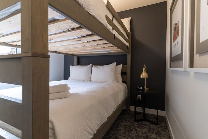 Imagen de la habitación del Hotel Basecamp Suites Canmore. Foto 10
