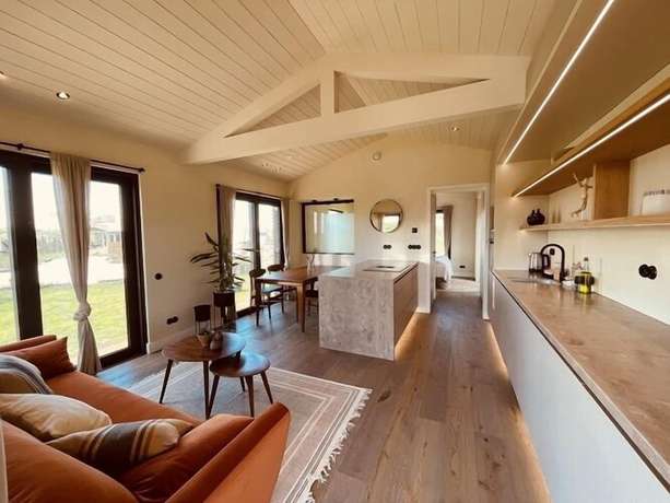 Imagen de la habitación del Hotel Basecamp Tiny House Eco-Resort. Foto 3