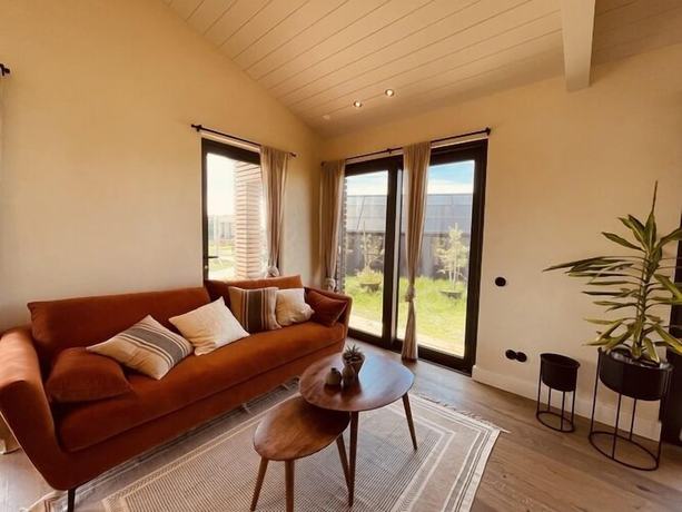 Imagen de la habitación del Hotel Basecamp Tiny House Eco-Resort. Foto 4