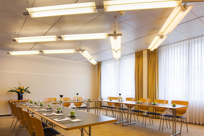 Imagen de los interiores del Hotel Basel Marriott. Foto 12