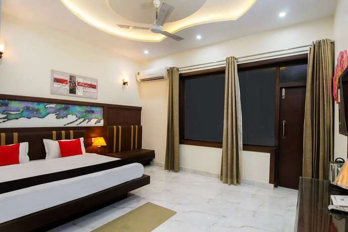Imagen de la habitación del Hotel Basera, Mathura. Foto 17