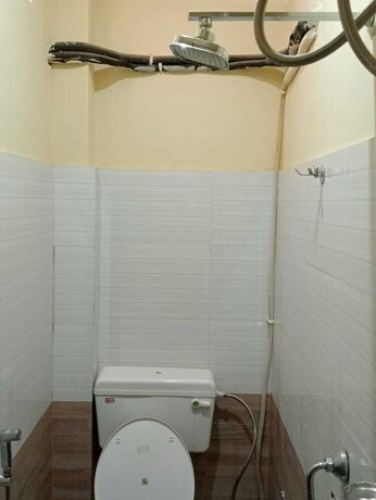 Imagen de la habitación del Hotel Basera, Patna. Foto 13